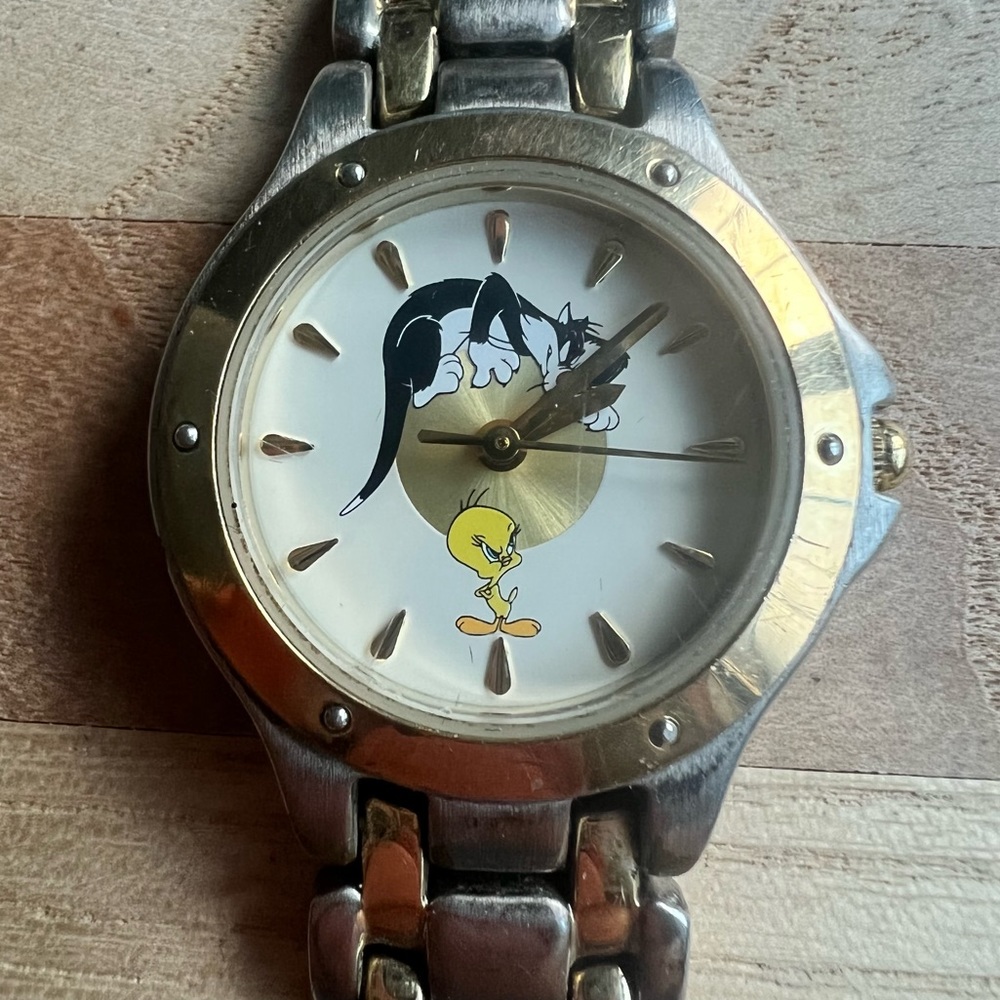 Warner Brothers Studio store ladies Sylvester and tweety bird watch NEW BATTERY